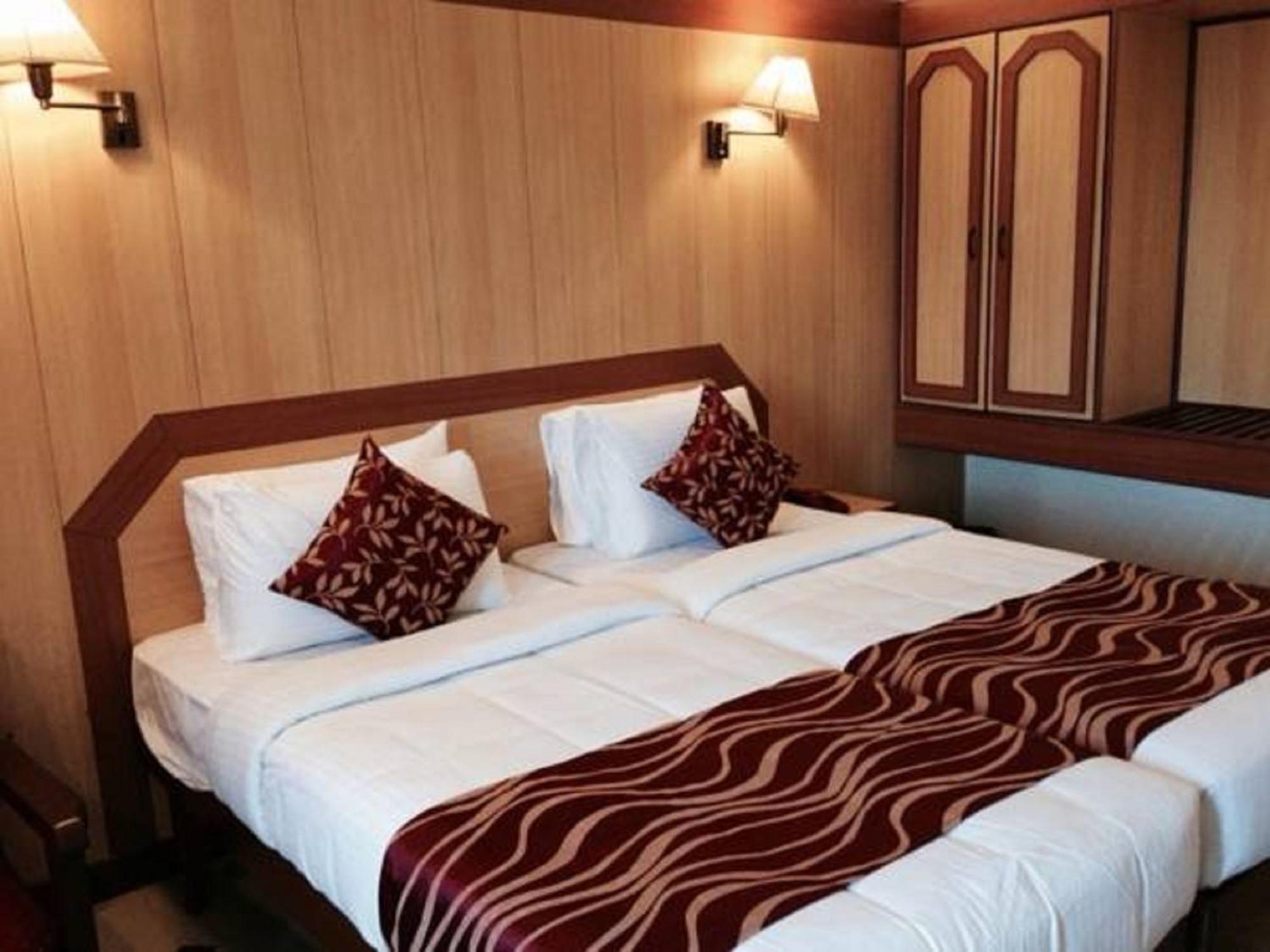 Hotel Swagath Bangalore Bagian luar foto
